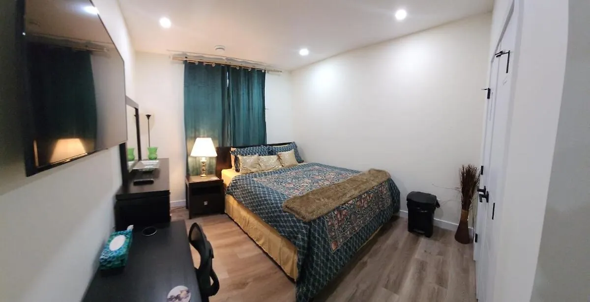Charming Oasis Tranquil Suite 8 Min Airport, Ac 卡加利 0*,