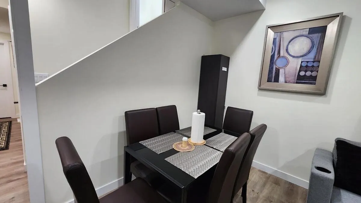 公寓 Charming Oasis Tranquil Suite 8 Min Airport, Ac 卡加利 加拿大