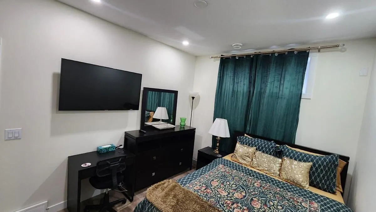 Charming Oasis Tranquil Suite 8 Min Airport, Ac 卡加利