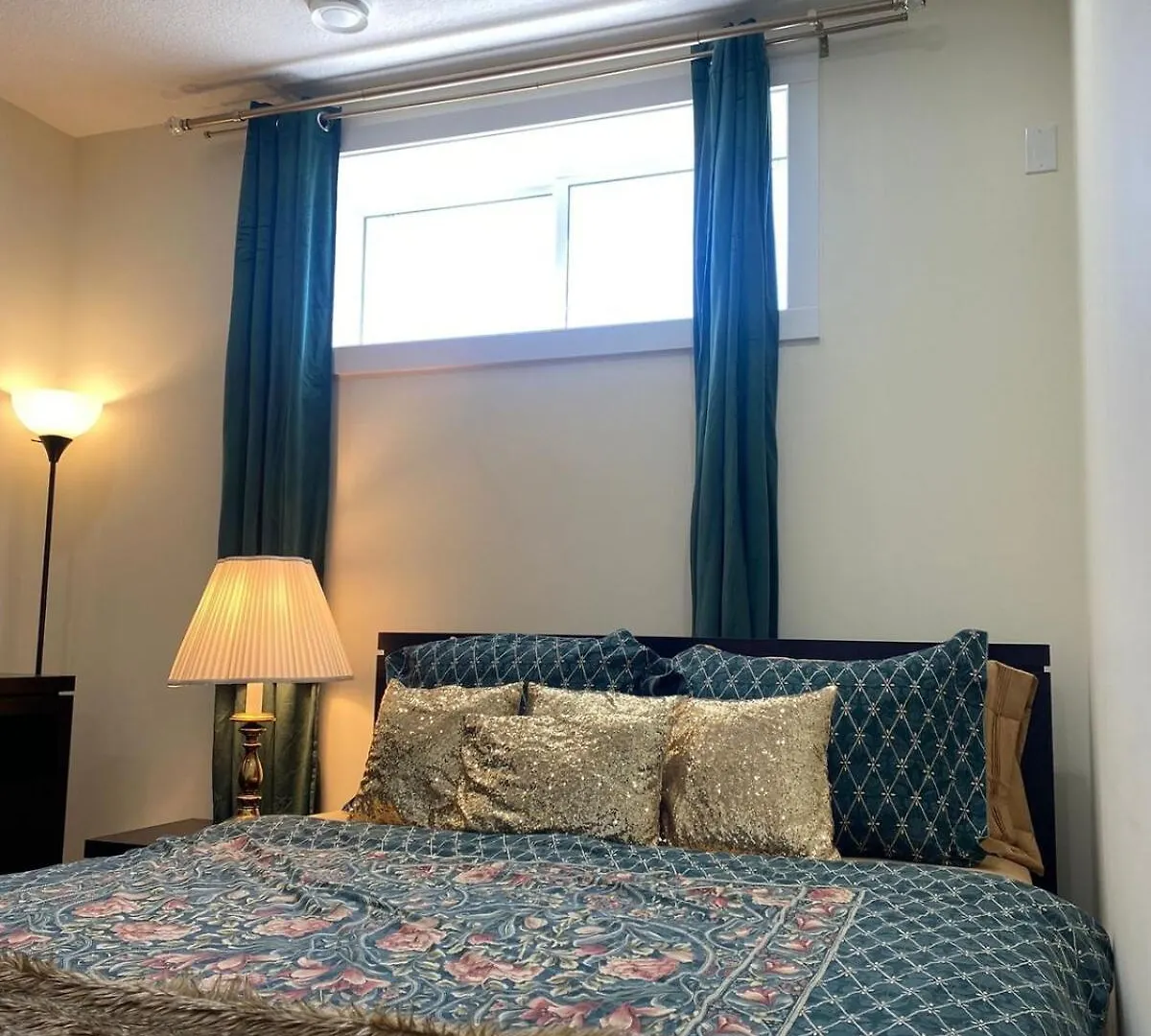 Charming Oasis Tranquil Suite 8 Min Airport, Ac 卡加利 0*,  加拿大