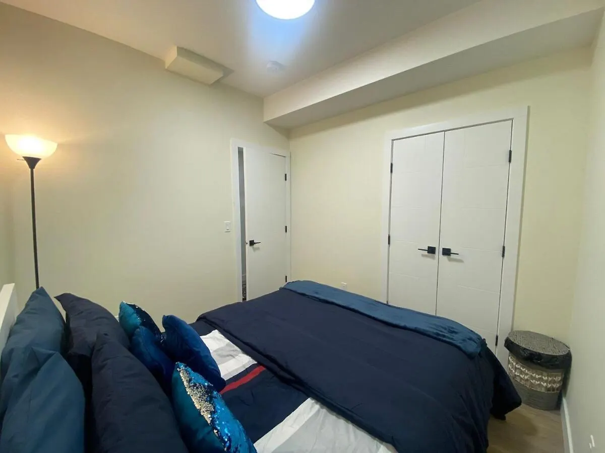 Charming Oasis Tranquil Suite 8 Min Airport, Ac 卡加利 公寓