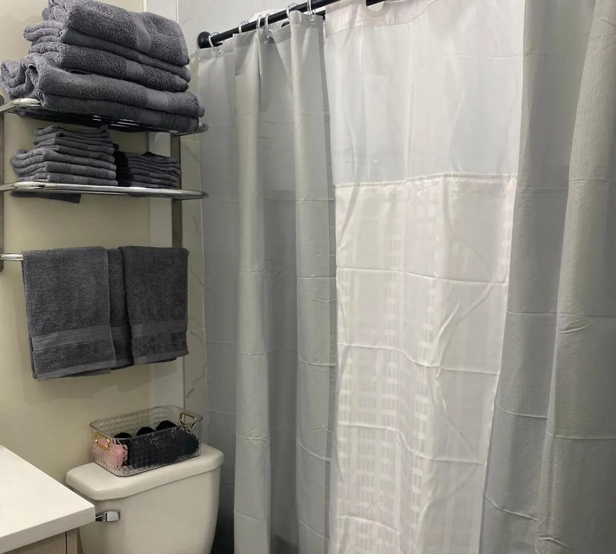 Charming Oasis Tranquil Suite 8 Min Airport, Ac 卡加利 0*,