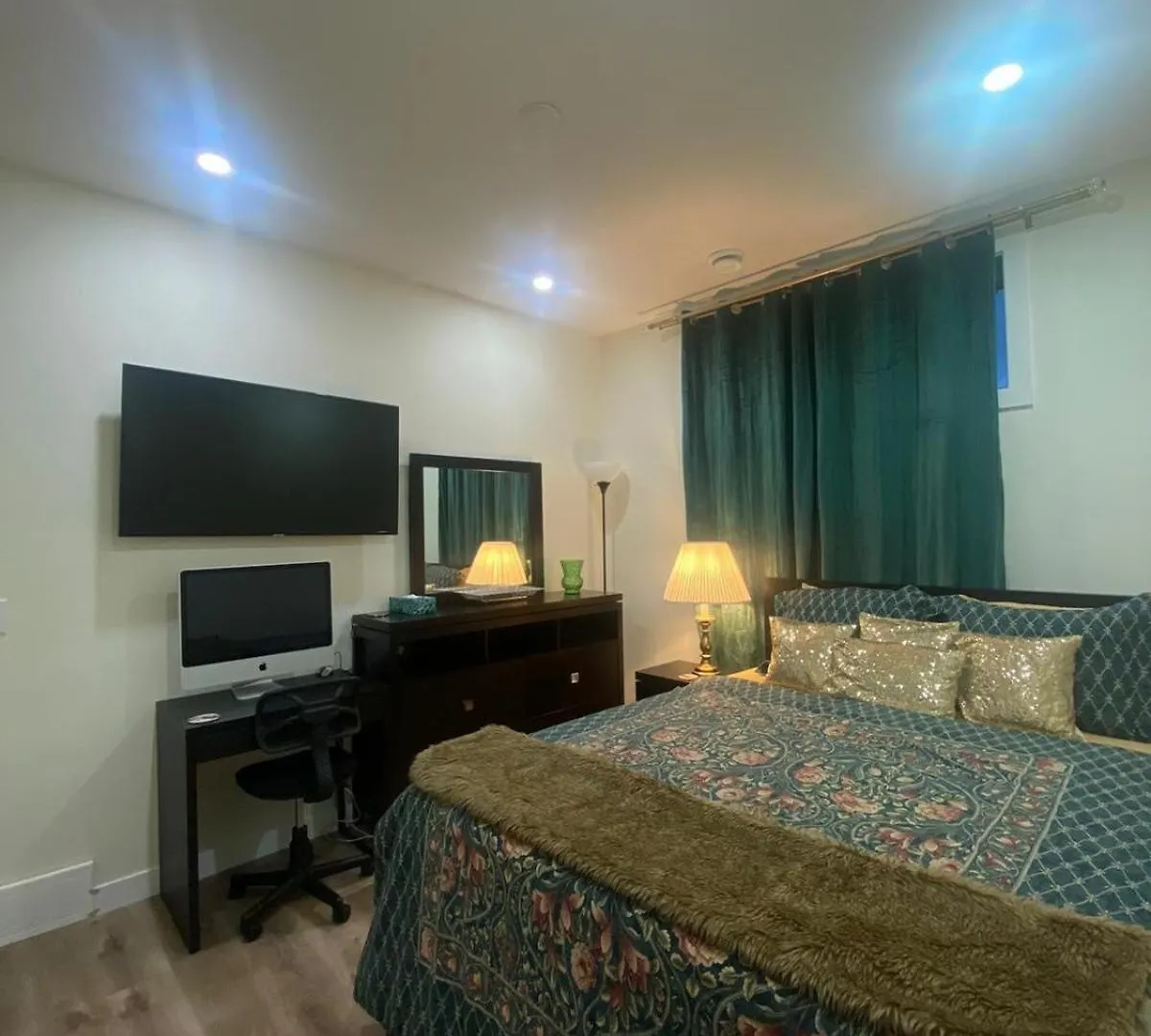 公寓 Charming Oasis Tranquil Suite 8 Min Airport, Ac 卡加利 加拿大