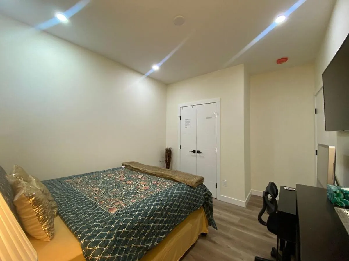 公寓 Charming Oasis Tranquil Suite 8 Min Airport, Ac 卡加利 加拿大