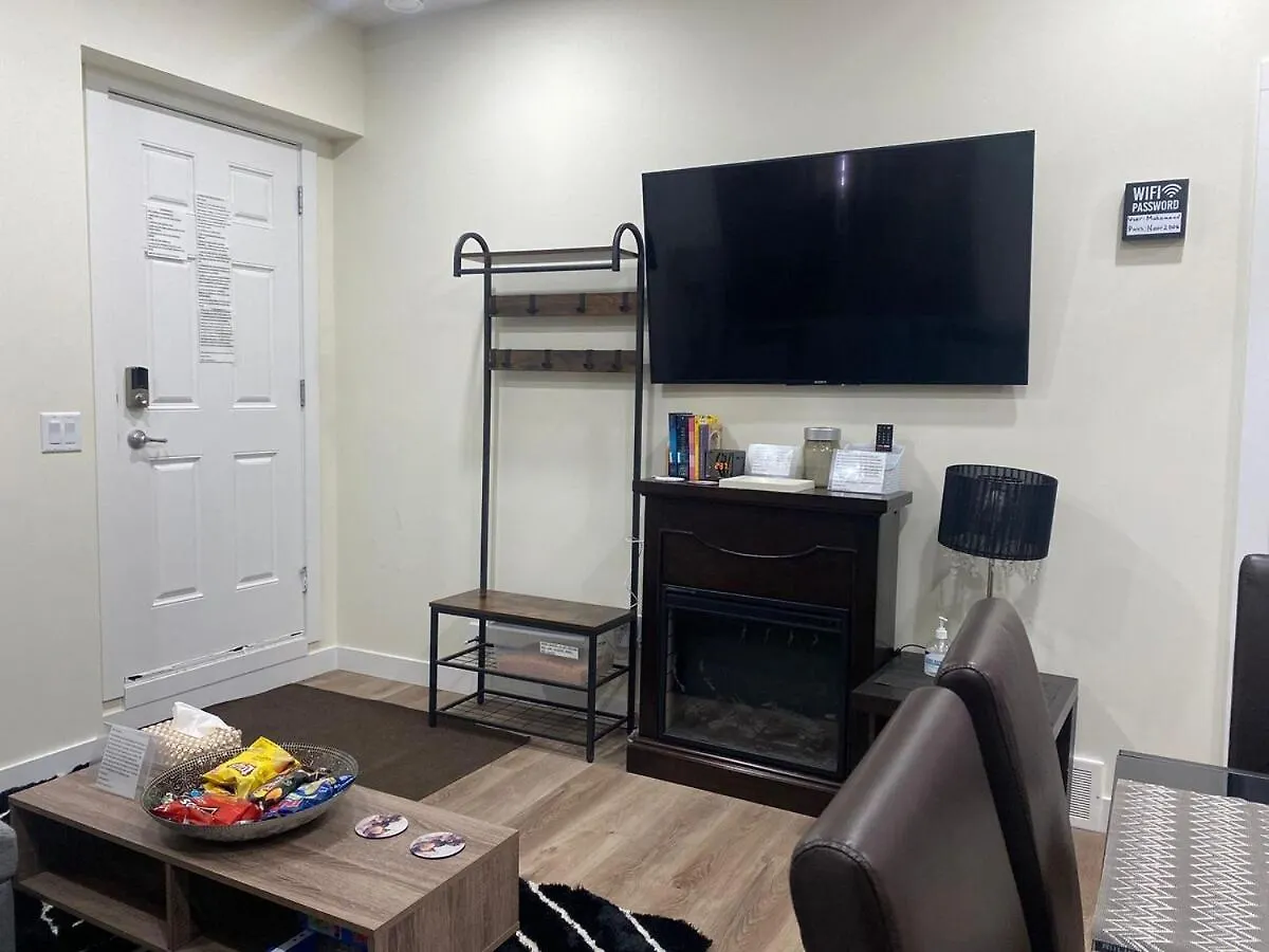 Charming Oasis Tranquil Suite 8 Min Airport, Ac 卡加利 0*,